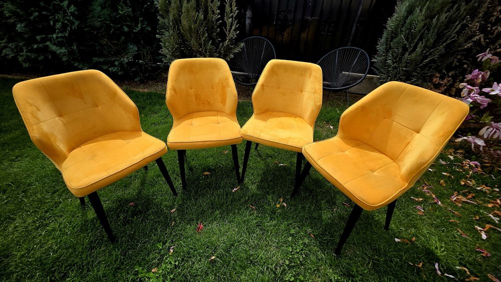 Scaune galbeneSet 4 scaune dining catifea mustar – moderne, confortabile

Vând set de 4 scaune de masă, model modern tip