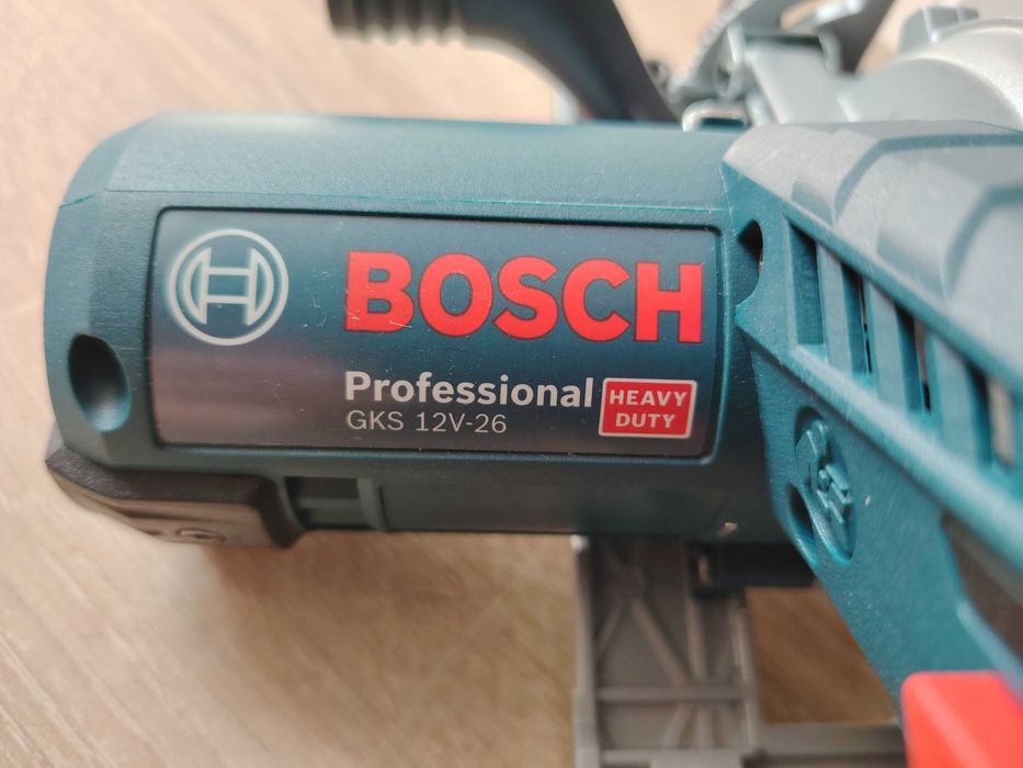 Circular mic Bosch GKS 12V-26, acumulatori, incarcatoare