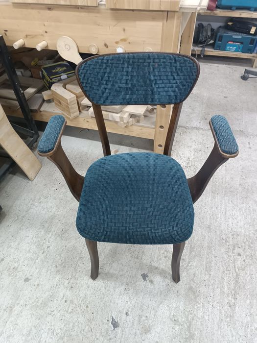 Кухонные деревянные стулья