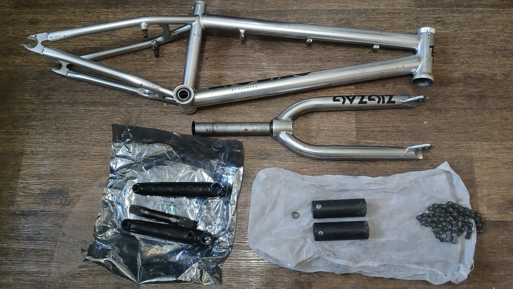 Запчасти от bmx, рама forward zigzag, вилка, шатуна salt, цепь, пеги