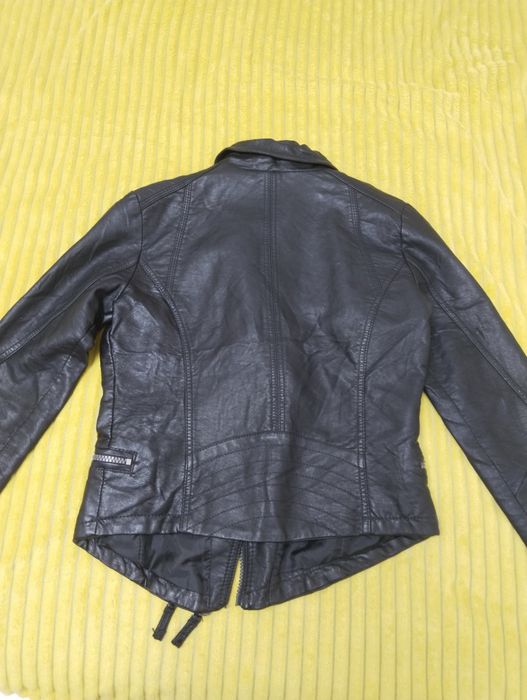 Кожаная куртка на девочку