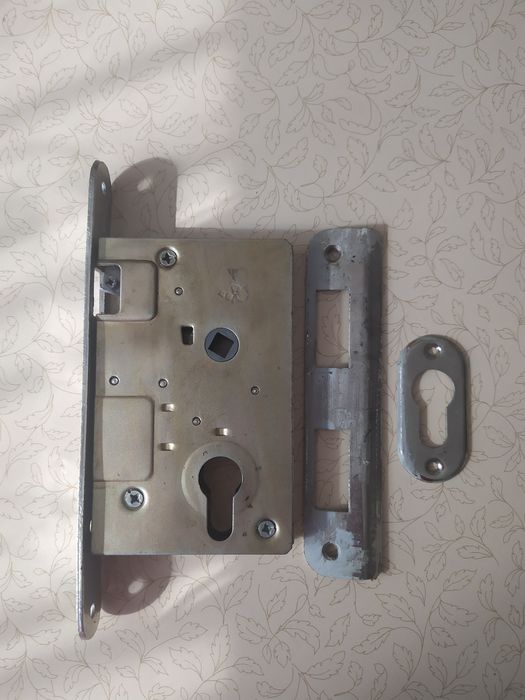Замки врезные, ручки дверные