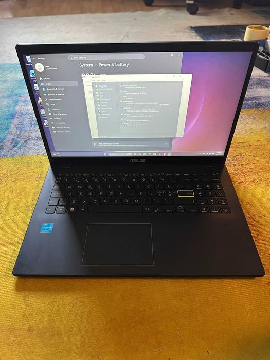 Laptop Asus Vivobook R522k, model 2024, impecabil