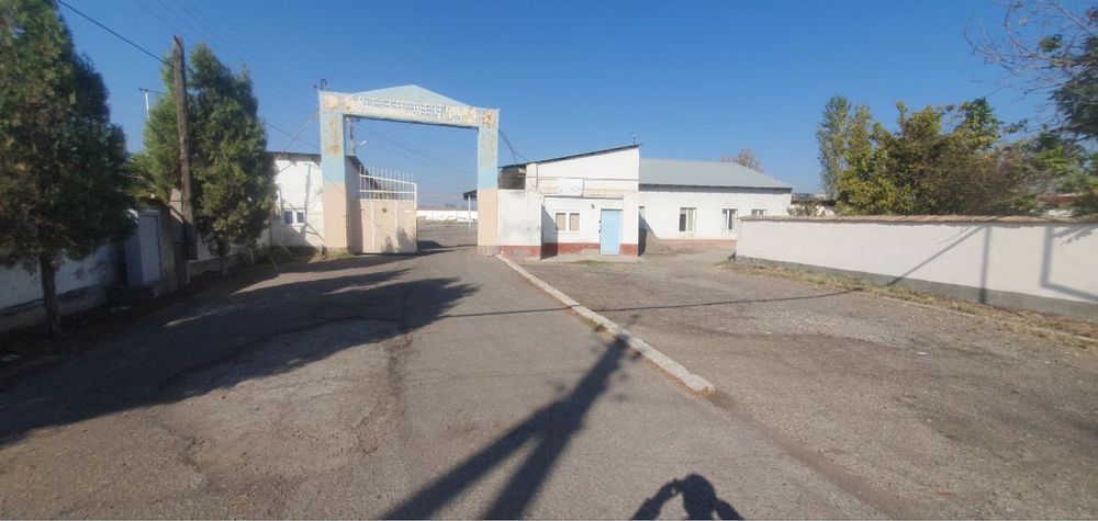 Продается земля для бизнеса около железной дороги