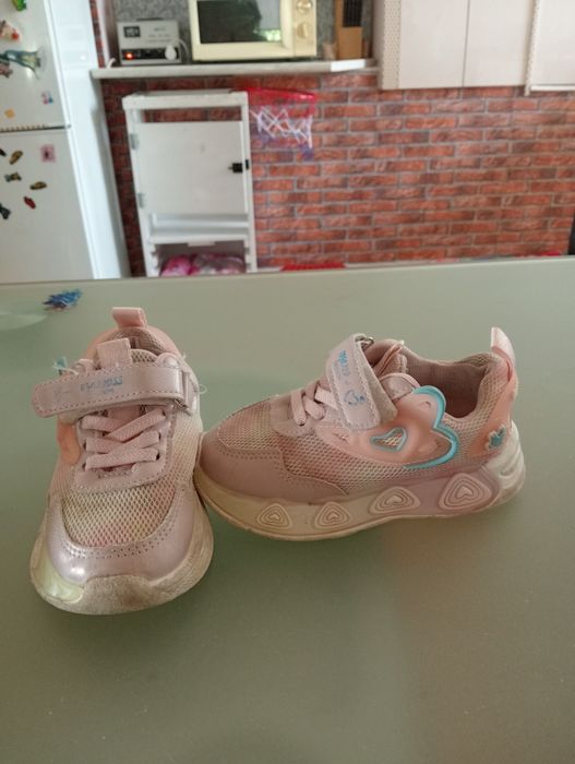 Pantofi fete mr 25 cu lumini  si 24