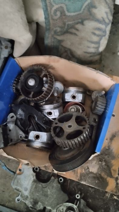 Запчасти на Рено мотор м4