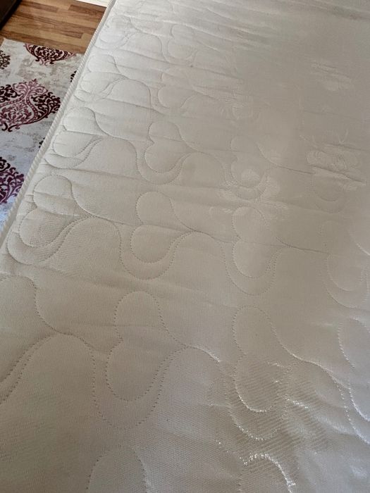 Pat tapițat elegant