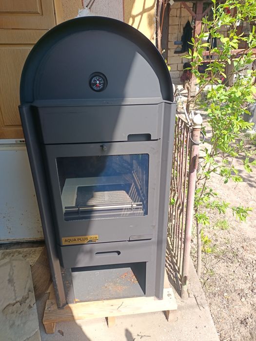 Vand Termosemineu pe combustibil solid cu mantâ de apa