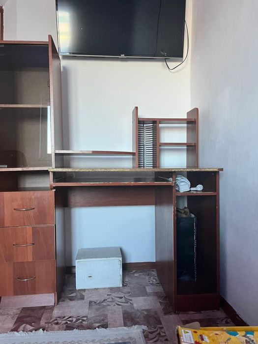 продам все холодильник и шкаф