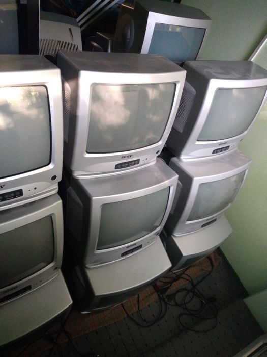 Vind  30 televizoare