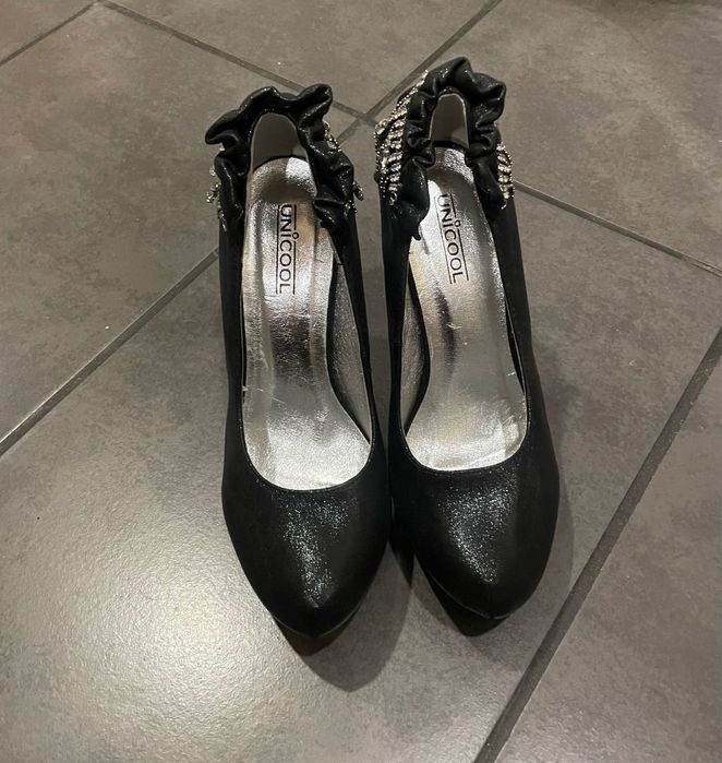 Обувки с висок ток