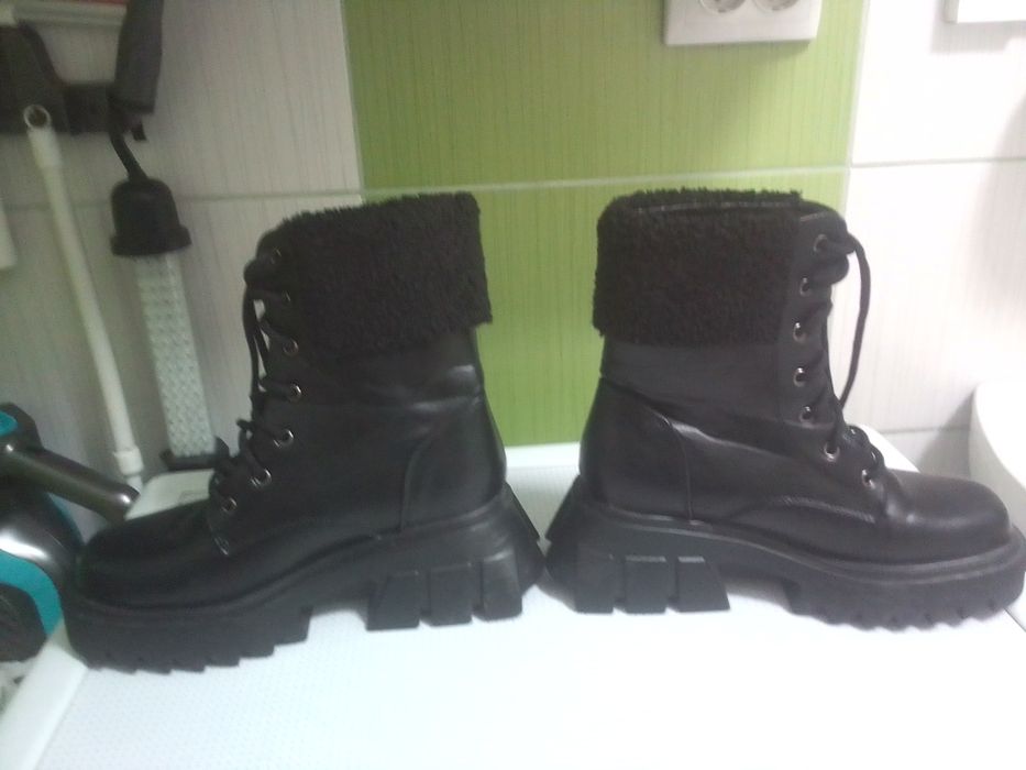 Bocanci negri inalti