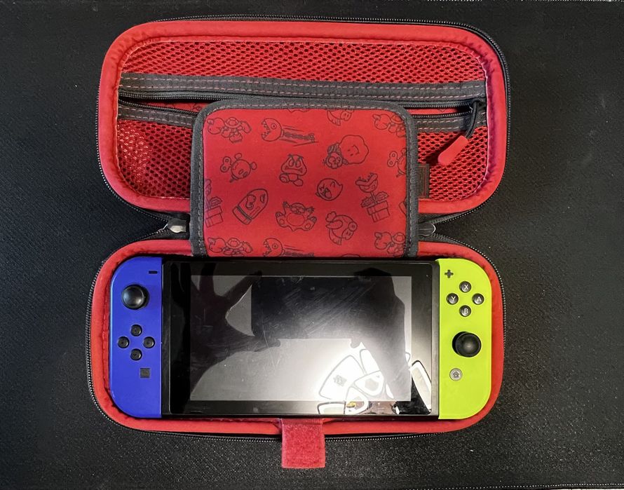 Nintendo Switch V2 (HAC-001(-01)) + 6 игри + 4 Joy-Con + Pro Controller + зарядни станции | ПЪЛЕН КОМПЛЕКТ