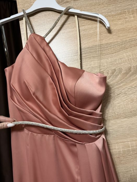 Офицялна дълга рокля