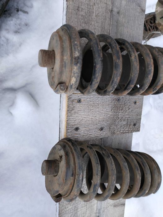 Дополнительные пружины для легкового прицепа.