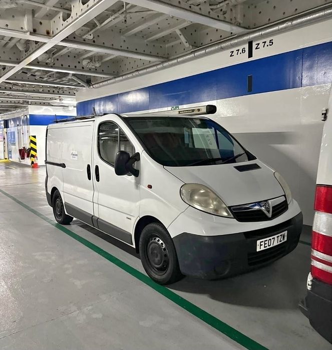Dezmembrez Opel Vivaro / Renault Trafic 2.0 dci
