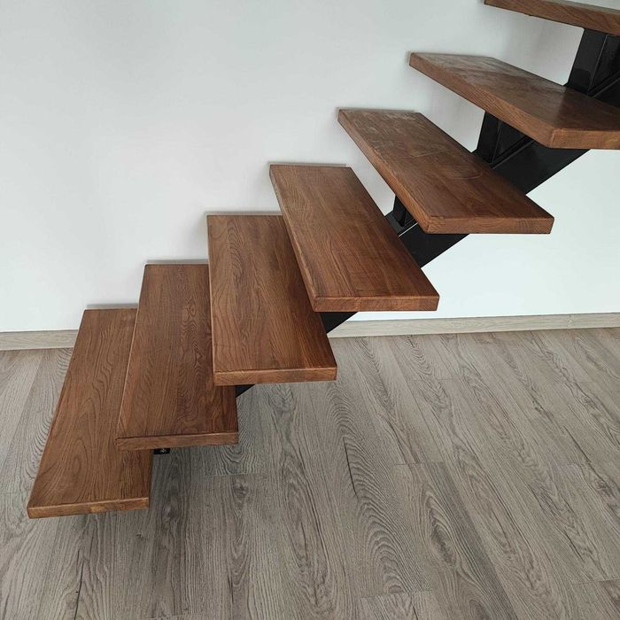 trepte lemn masiv de frasin