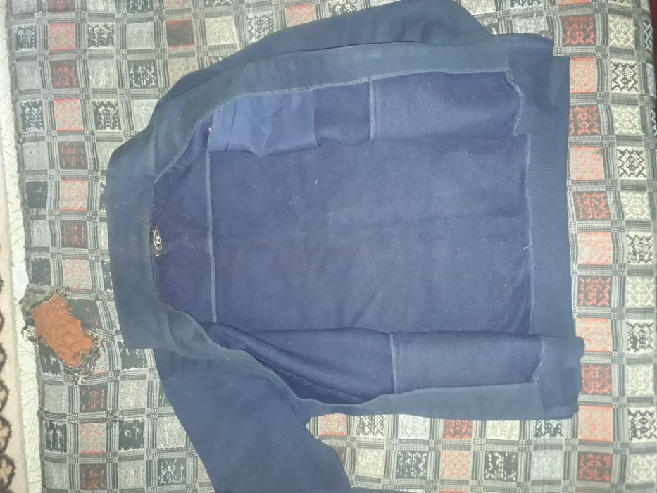 Продаётся спортивная куртка