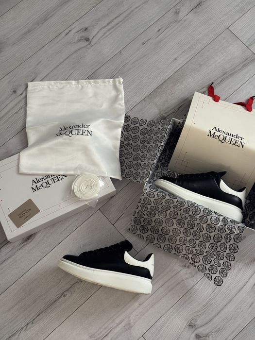 Alexander McQueen Black/White