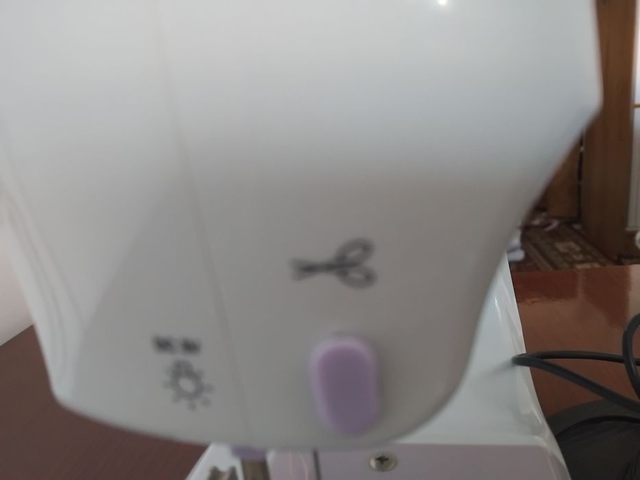 Швейная миниатюрная машинка