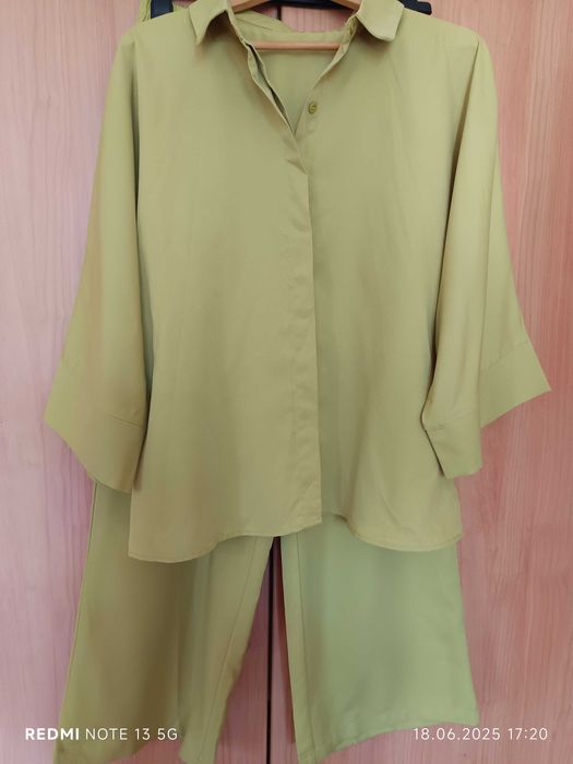 Продавам чисто нов комплект XL, 40лв. Широк панталон и свободна риза.