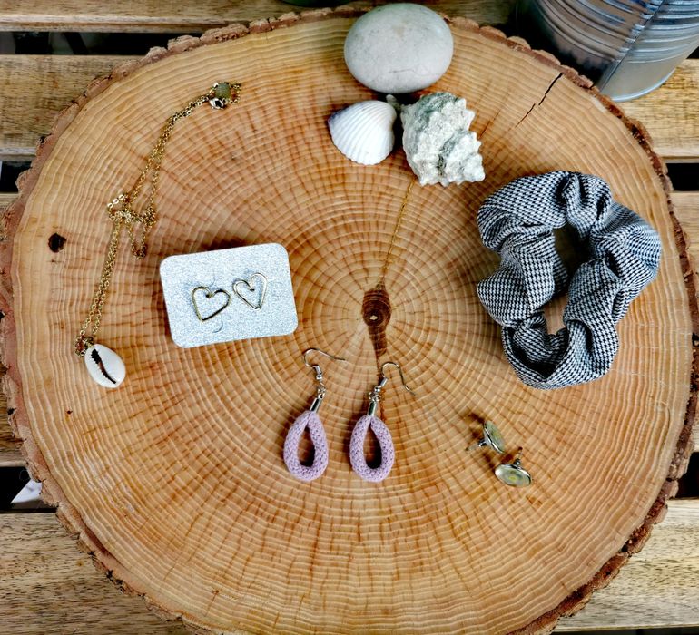 Handmade обеци, колие и клечки за коса