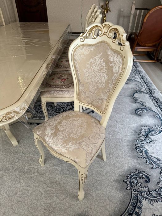 Столовый гарнитур на 12 человек