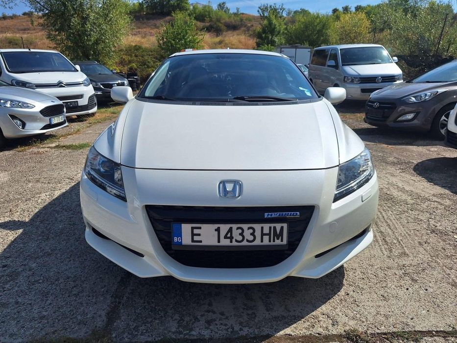 Продава се Honda CR-Z 1.5 Hybrid, 2010 г., в красив цвят бяла перла, с ръчна 6-степенна скоростна кутия
