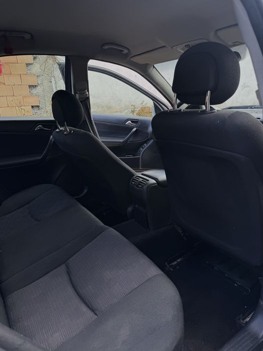 Vând schimb mercedes c 220 an 2006