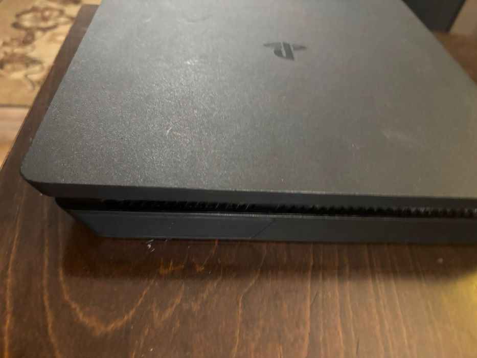 PS4 Плейстейшън конзола