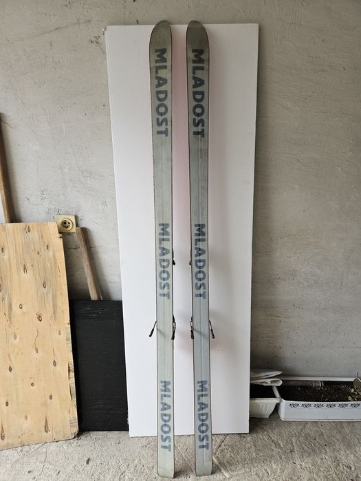 Ски с автомати Mladost