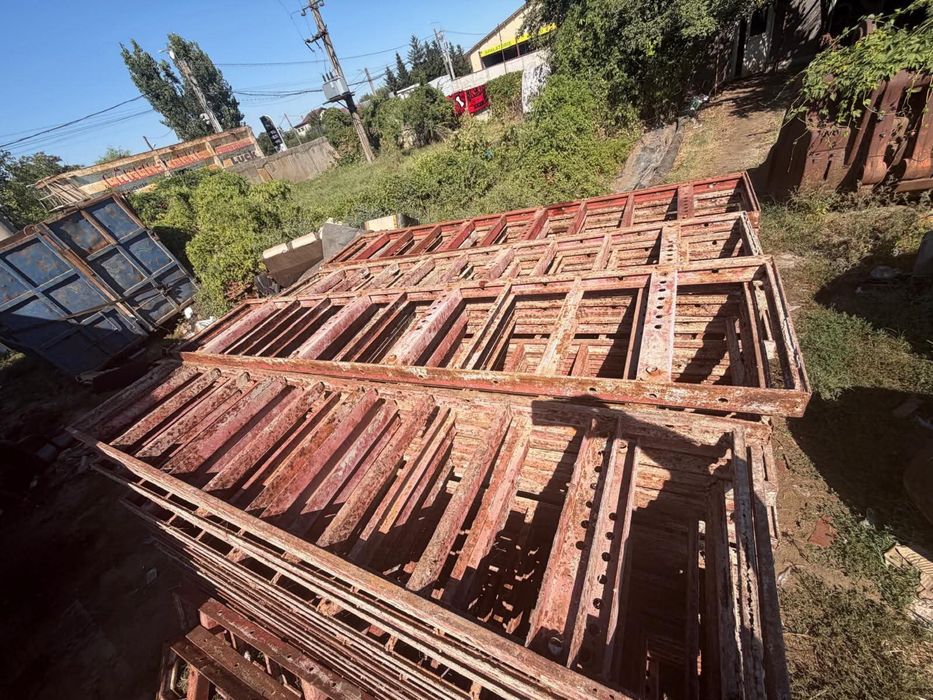 De vânzare – elemente metalice pentru construcții