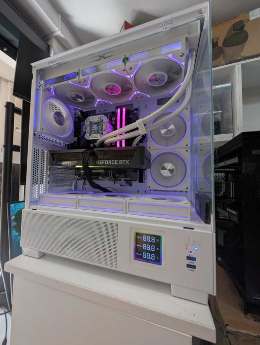 Gaming Pc Ryzen 7 9800X3D/B850M/RTX 5070/Stocare 1 TB/RAM 32GB DDR5/Sursa 750W/Garantie/TVA