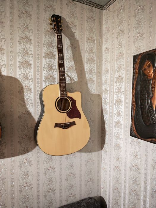 Акустическая гитара.