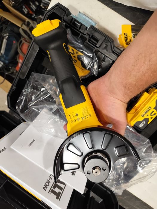 Акумулаторен безчетков ъглошлайф Девалт 18 волта DeWALT DCG405