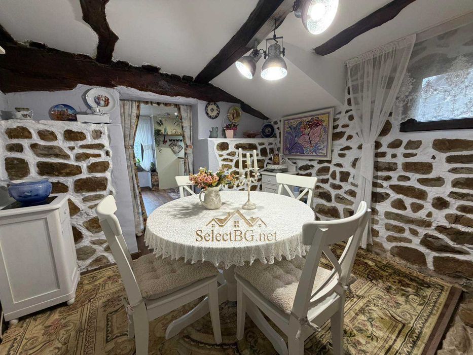 Реновирана къща в близко село до Велико Търново