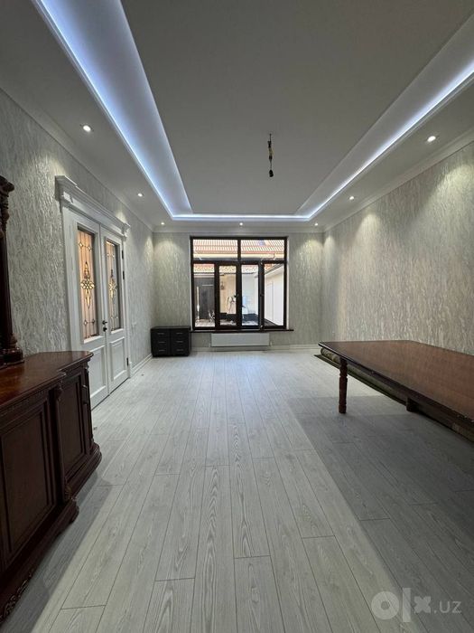 Olmazor moy ariq 3 sotik 6 xona 3 qavatli 260000$