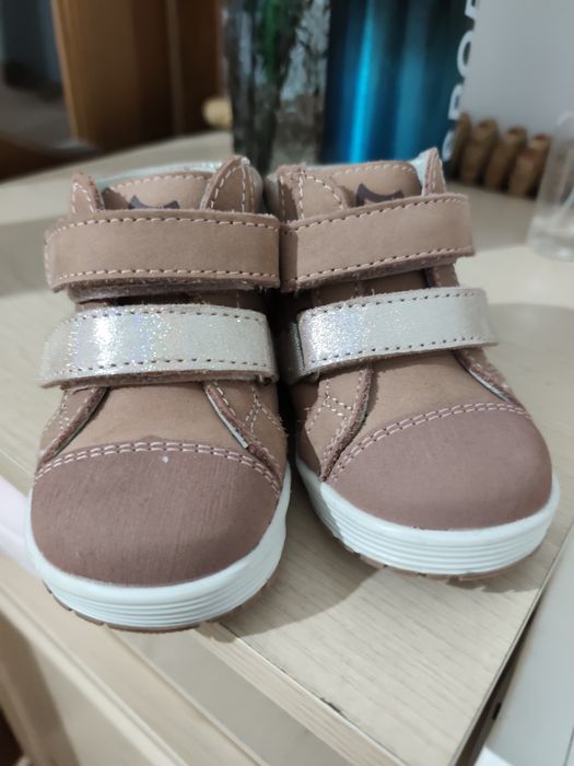Продам детские ботиночки