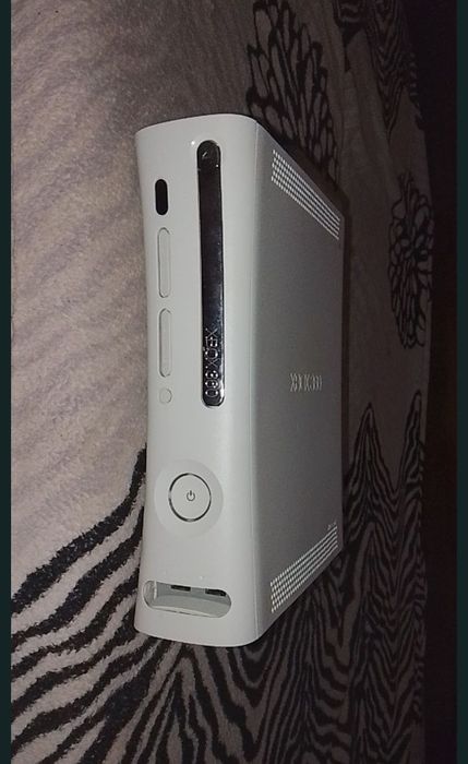 Xbox360 Alb 300ron! Prețul crește în funcție de jocurile dorite!