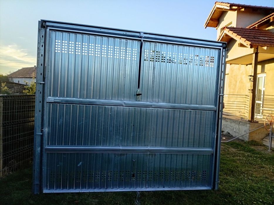 Vand poarta garaj marime 3mx2,52 m