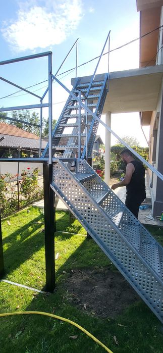 Scara metalica zincata neoxidabila