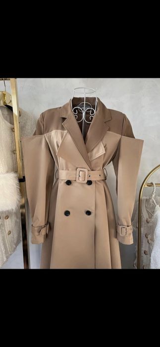 Trench cu umeri dubli s