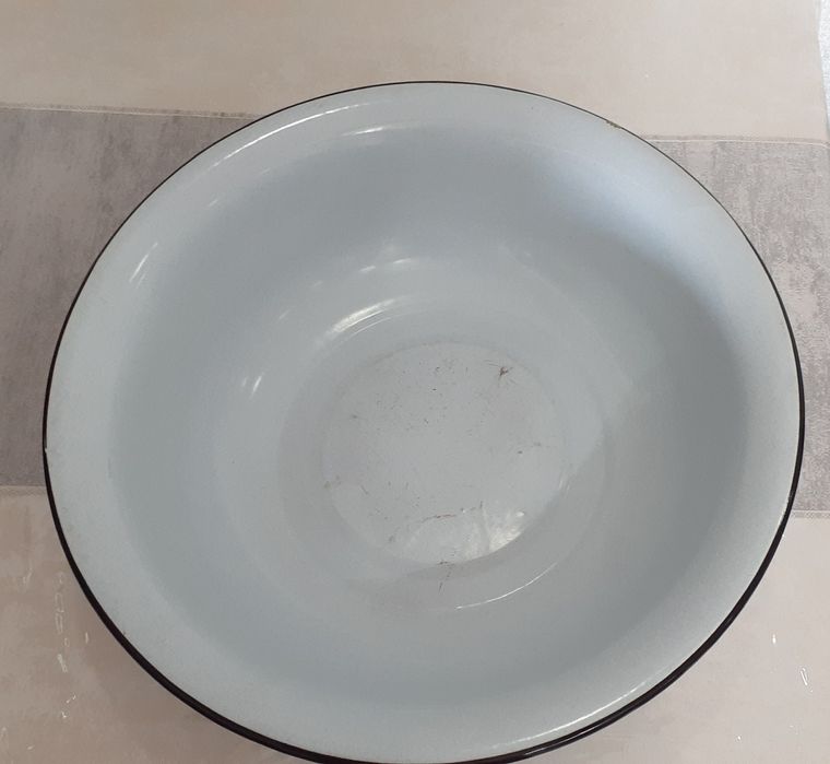 Эмалированный большой тазик