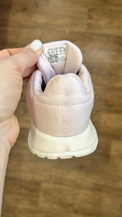 Кроссовки для девочки