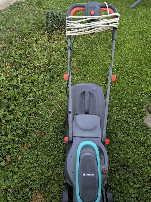 Mașină electrică de tuns gazon