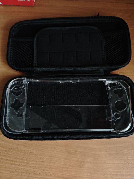 Продам Nintendo switch oled 128gb + чехлы