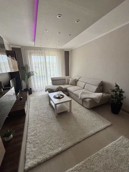Vand apartament cu 2 camere