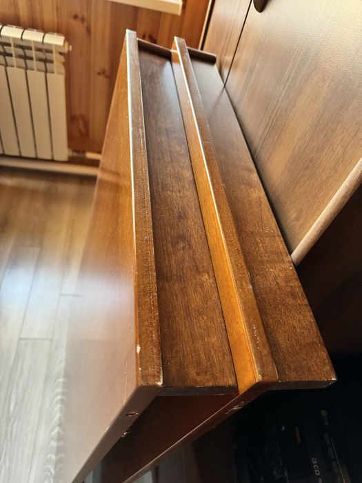 Стол со стульями