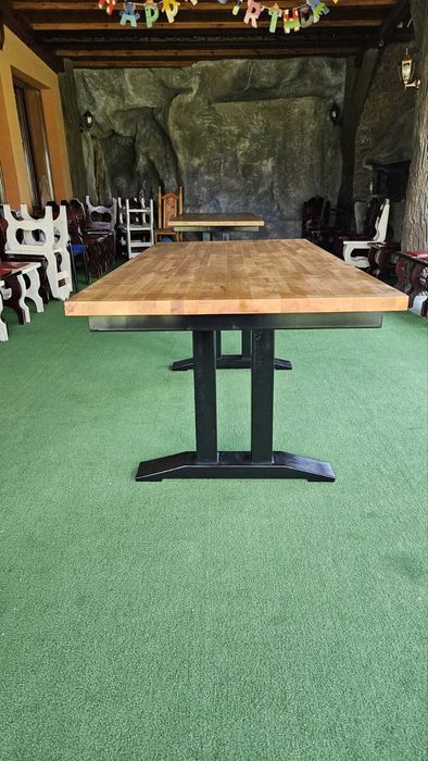 Трапезни маса от масив