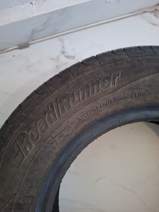 Продам 2 шины R13 - отличное состояние